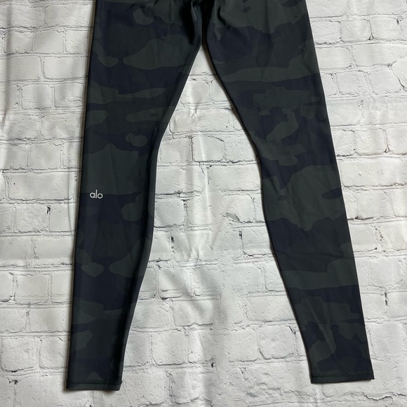 ALO Yoga Pants - Alo Yoga High Waisted Camo Vapor Legging size Small